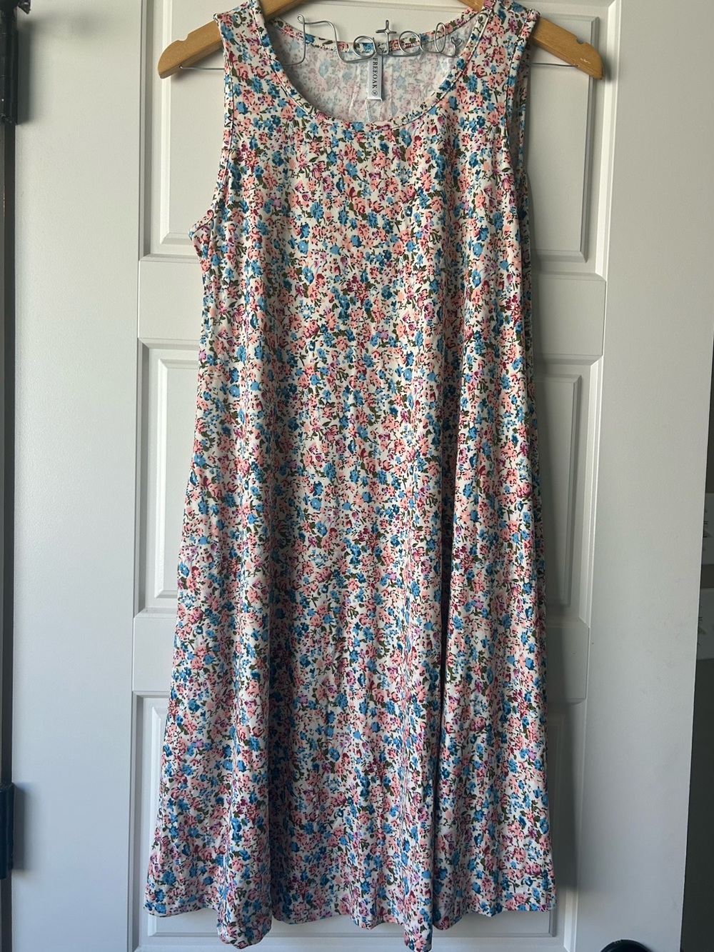 NWT A-Line Sleeveless Floral Dress with Pockets